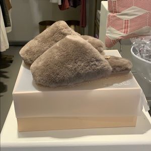 Mou closed toe slipper